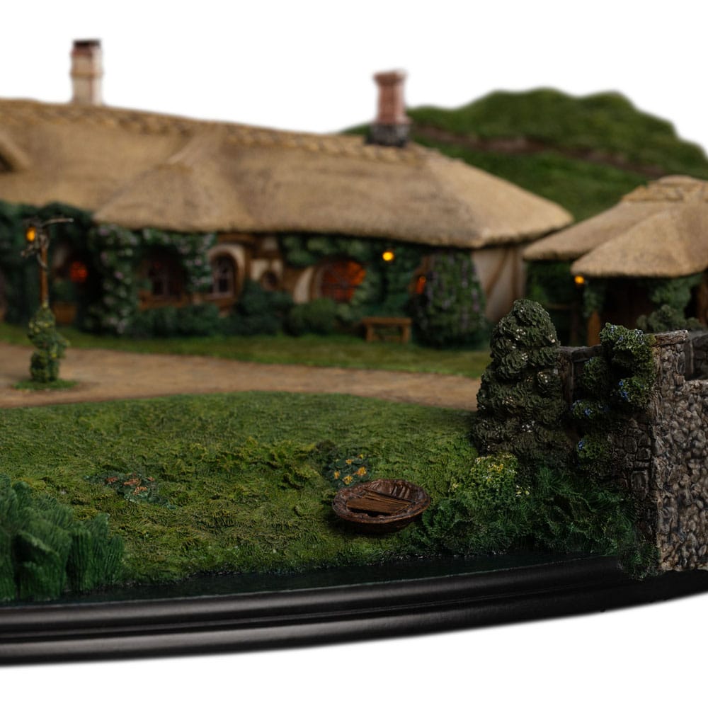 Lord of the Rings Statue The Green Dragon Inn - Weta Workshop Statues