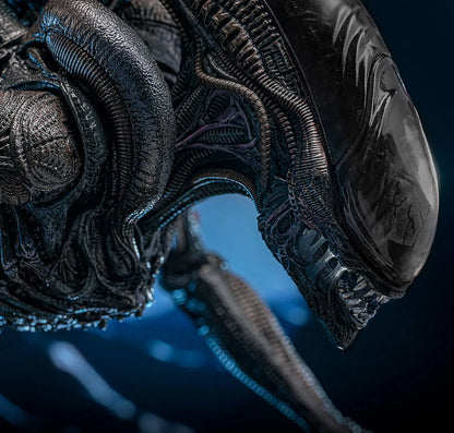Alien: Romulus: Scorched Xenomorph: 1/6th - Hot Toys Action Figures