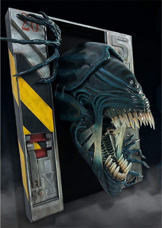 Aliens: Alien Queen: 1/2 Wall Sculpture - Hollywood Collectibles Group Decoration