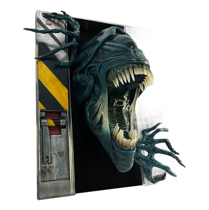 Aliens: Alien Queen: 1/2 Wall Sculpture - Hollywood Collectibles Group Decoration