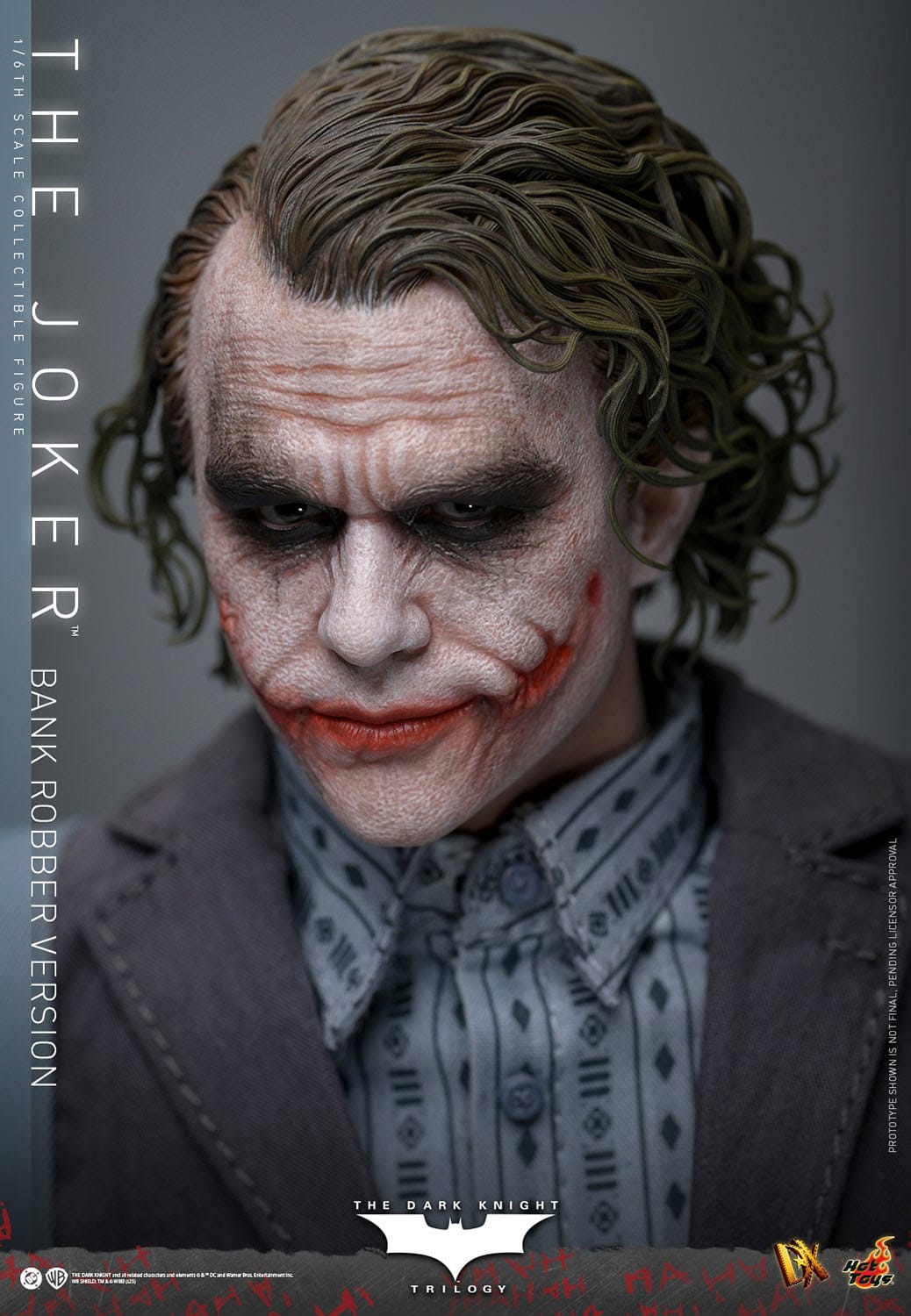 Batman: The Dark Knight: The Joker (Bank Robber Version) DX: 1/6th - Hot Toys Action Figures