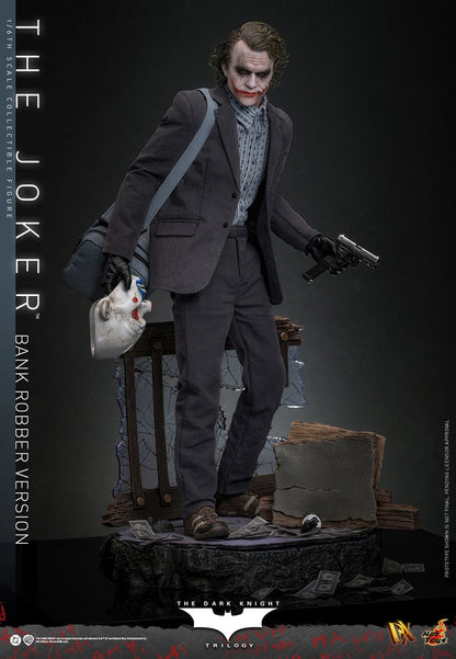 Batman: The Dark Knight: The Joker (Bank Robber Version) DX: 1/6th - Hot Toys Action Figures