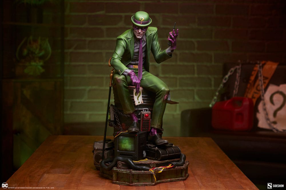 DC Comics: Riddler: Premium Format Statue - Sideshow Collectibles Statue