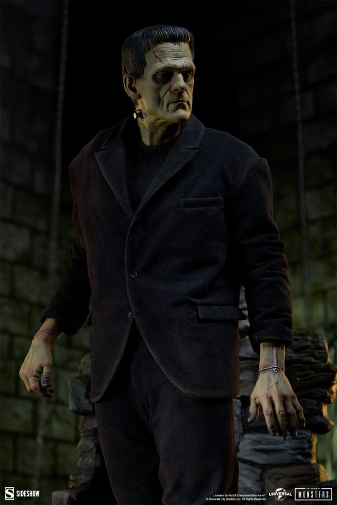 Frankenstein: Frankenstein (Fabric Costume): Premium Format Mixed Media Statue - Sideshow Collectibles Statue