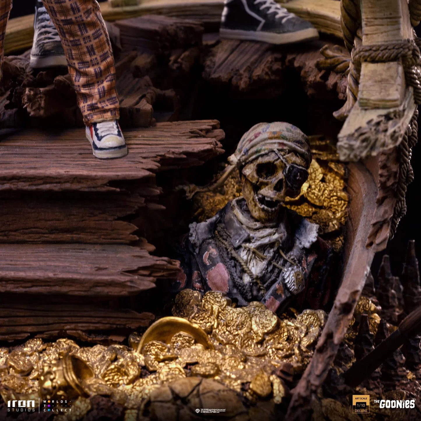 Sloth And Chunk: Deluxe: The Goonies: 1/10 Art Scale by Iron Studios – Statue, [scale], UK stockist Planet Action Figures