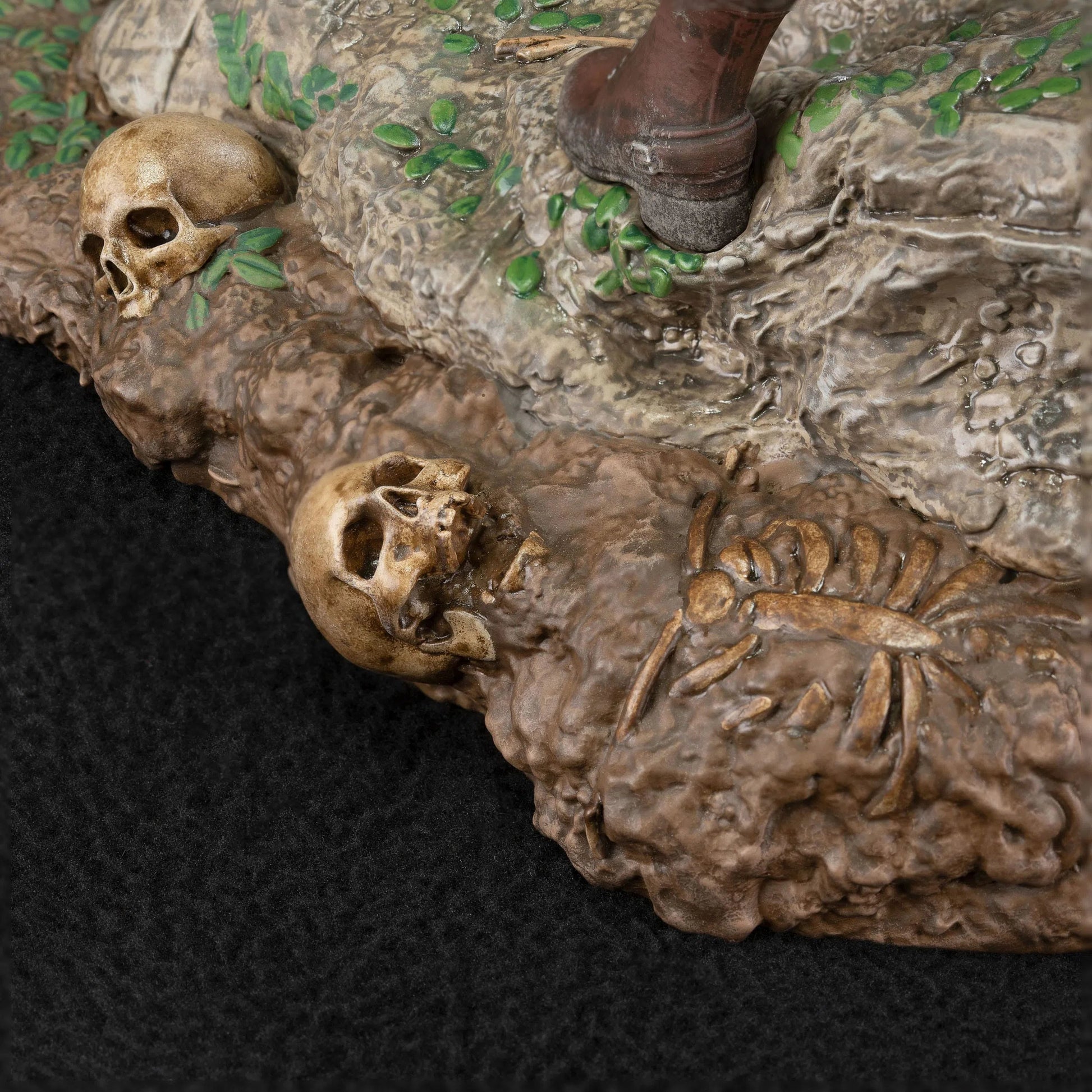 Tomb Raider: Lara Croft (Survivor): PVC Statue - Dark Horse Statue