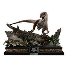 Jurassic Park: The Lost World: Velociraptor (Bonus Ver.): Legacy Museum Collection 1/6 Scale Limited Edition Statue