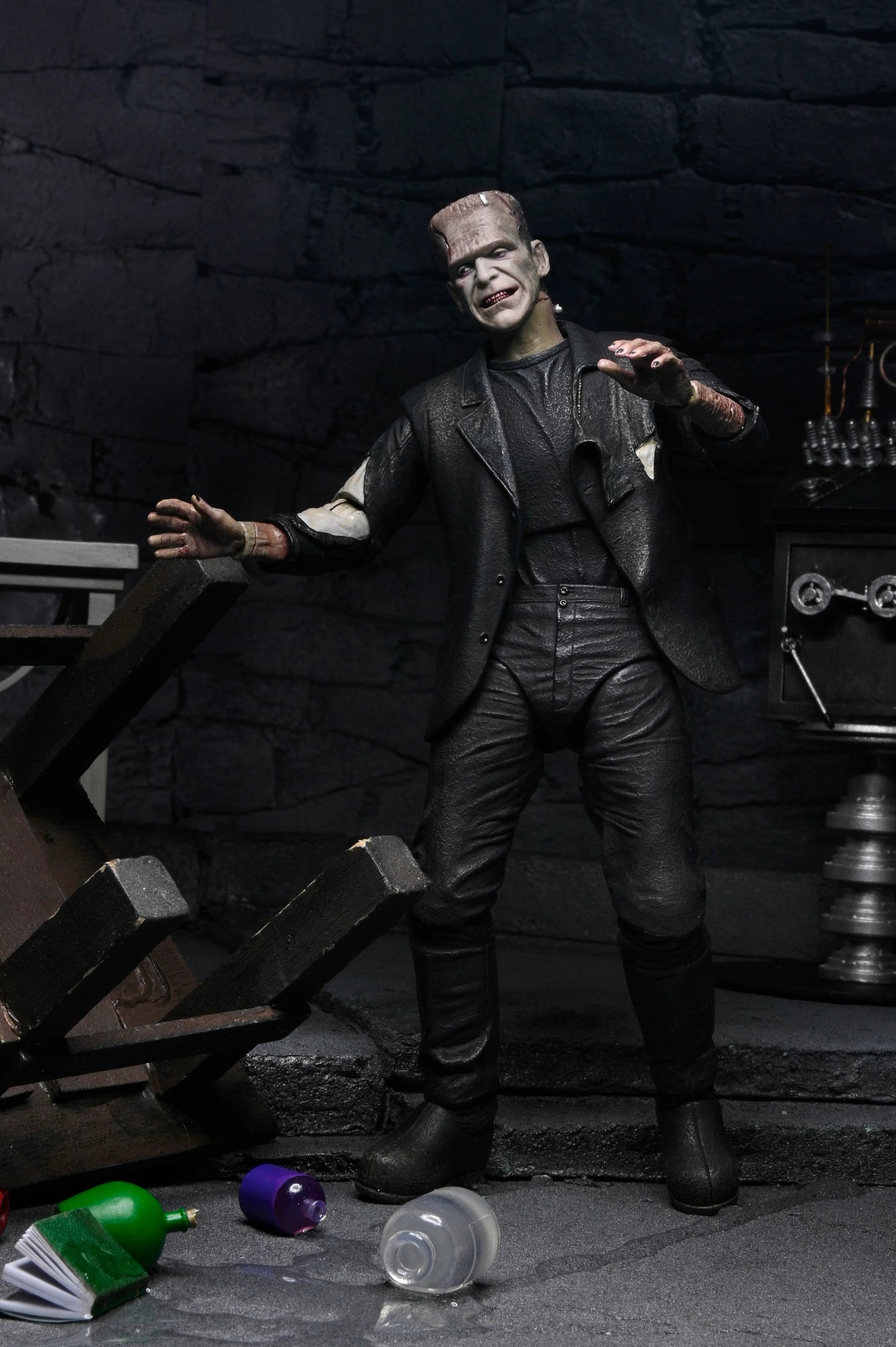 Universal Monsters: Bride Of Frankenstein & His Mate (Colour Version): 7" Action Figure 2 Pack