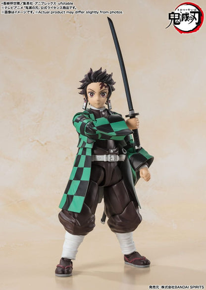 Demon Slayer: Kimetsu no Yaiba S.H. Figuarts Action Figure Tanjiro Kamado 14 cm - Bandai Tamashii Nations Action Figures