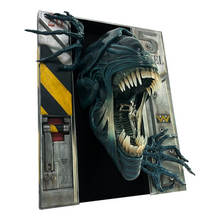 Aliens: Alien Queen: 1/2 Wall Sculpture - Hollywood Collectibles Group Decoration