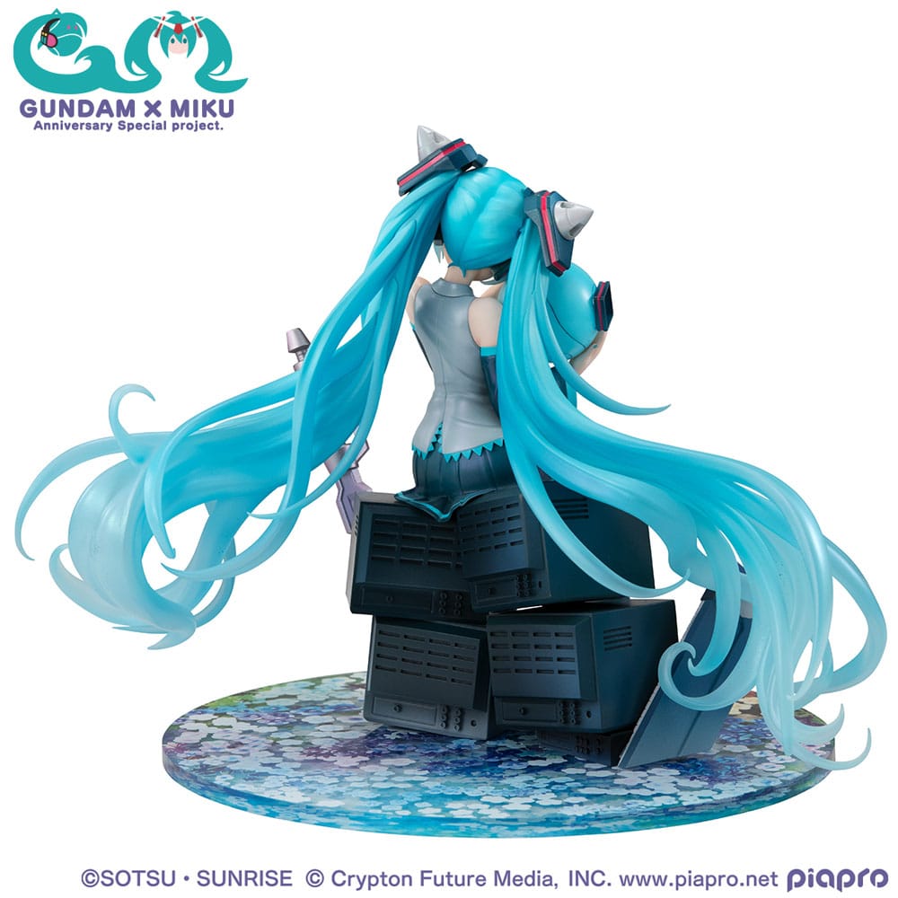 Mobile Suit Gundam x Hatsune Miku Lucrea PVC Statue Hatsune Miku x OO Gundam 45th Anniversary 17 cm - Megahouse Statues