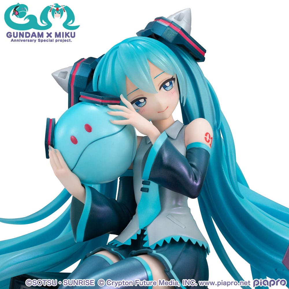 Mobile Suit Gundam x Hatsune Miku Lucrea PVC Statue Hatsune Miku x OO Gundam 45th Anniversary 17 cm - Megahouse Statues