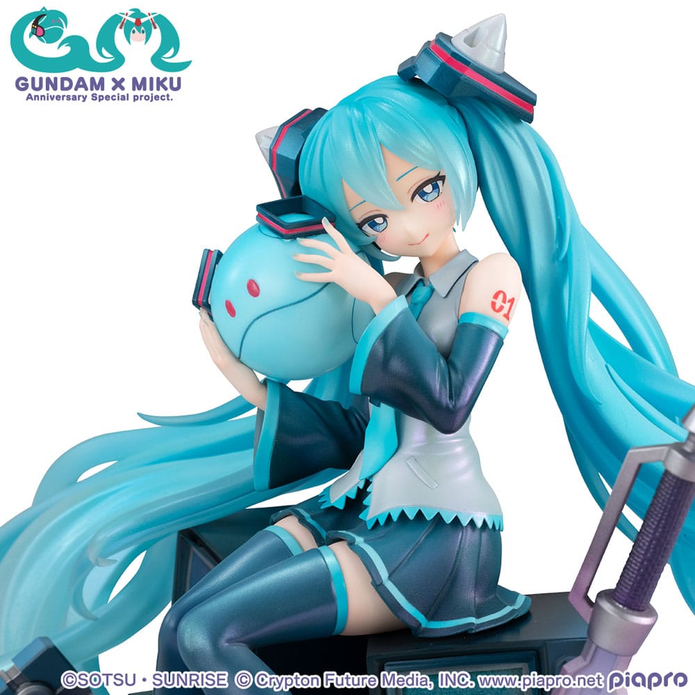Mobile Suit Gundam x Hatsune Miku Lucrea PVC Statue Hatsune Miku x OO Gundam 45th Anniversary 17 cm - Megahouse Statues