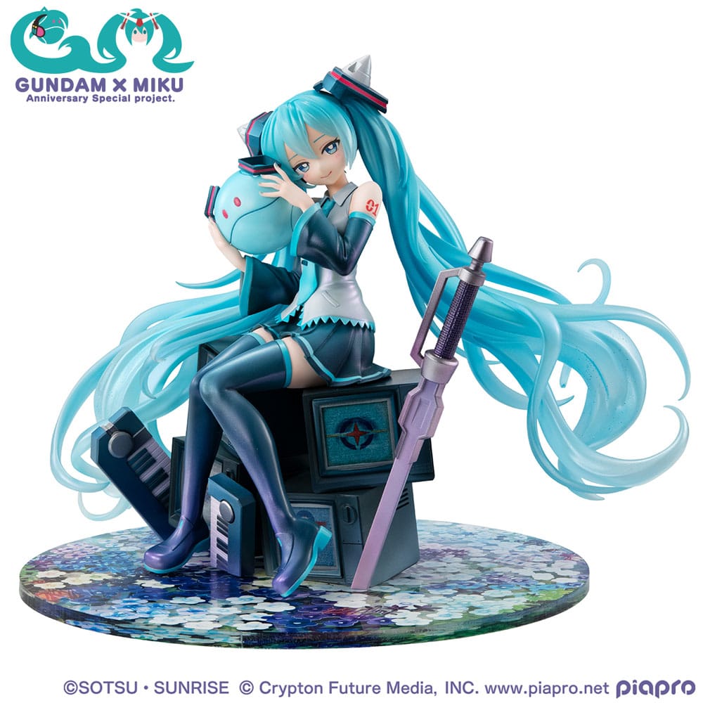 Mobile Suit Gundam x Hatsune Miku Lucrea PVC Statue Hatsune Miku x OO Gundam 45th Anniversary 17 cm - Megahouse Statues