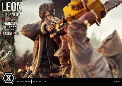 Resident Evil 4 Ultimate Premium Masterline Series Statue 1/4 Leon S. Kennedy vs. Chainsaw Villager Bonus Ver. 76 cm - Prime 1 Studio Statues